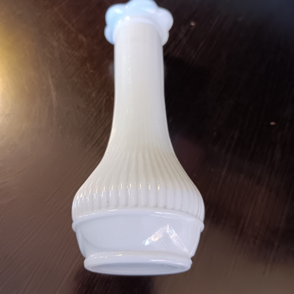 MILK GLASS BUD VASE - Picture 2 of 2